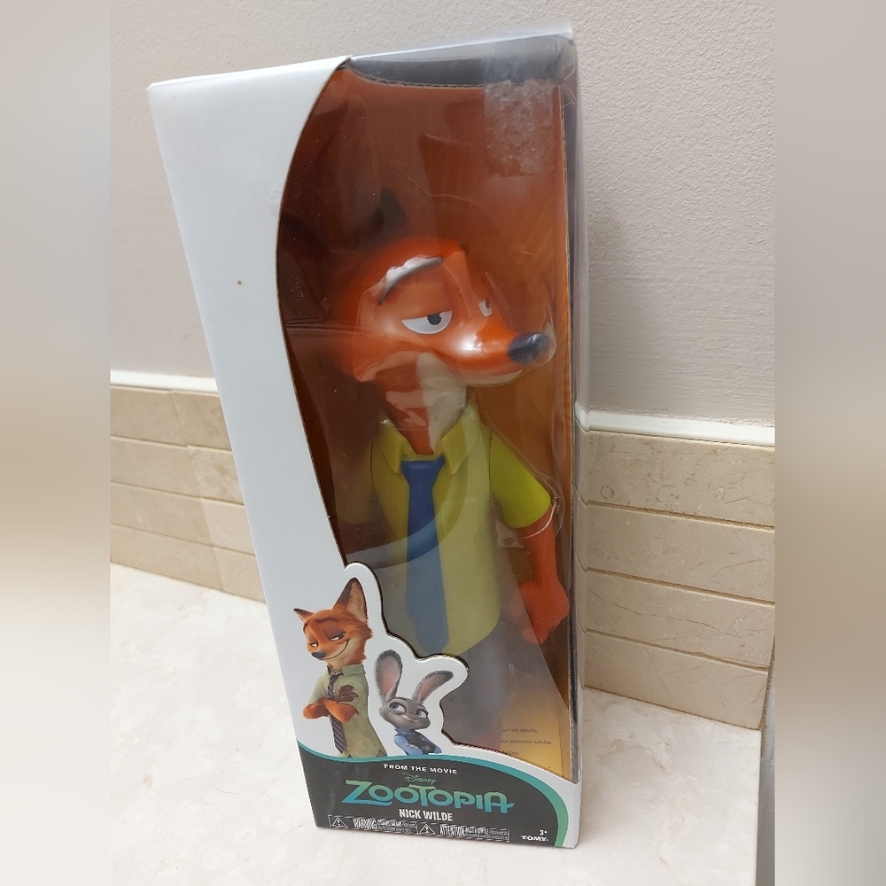 Disney Zootopia Nick Wilde Doll Poseable‎ Figure Tomy Exclusive New Sealed